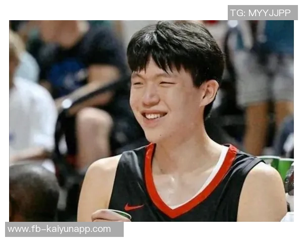 杨瀚森出战8分钟表现平平投篮命中率低迷仅得4分1板1帽