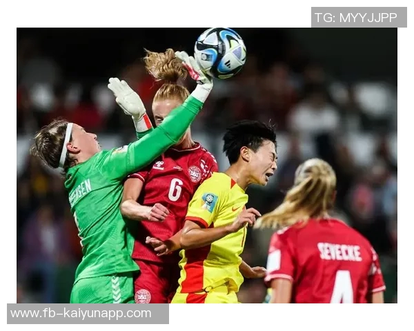 王霜远射惊艳全场中国女足首开纪录展现强大实力 王霜远射惊艳全场中国女足首开纪录展现强大实力